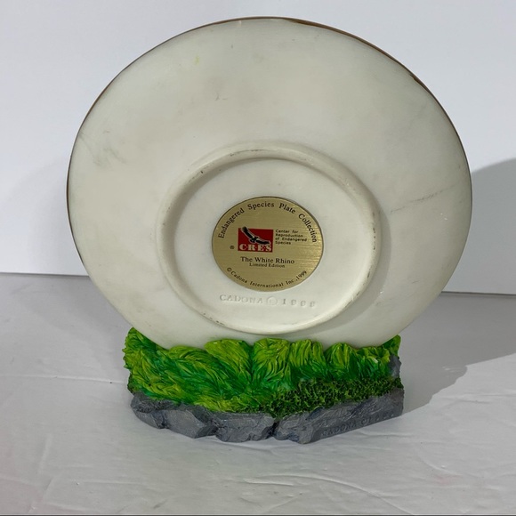 White Rhino Cadona Int. Endangered Species Statue - Picture 2 of 11